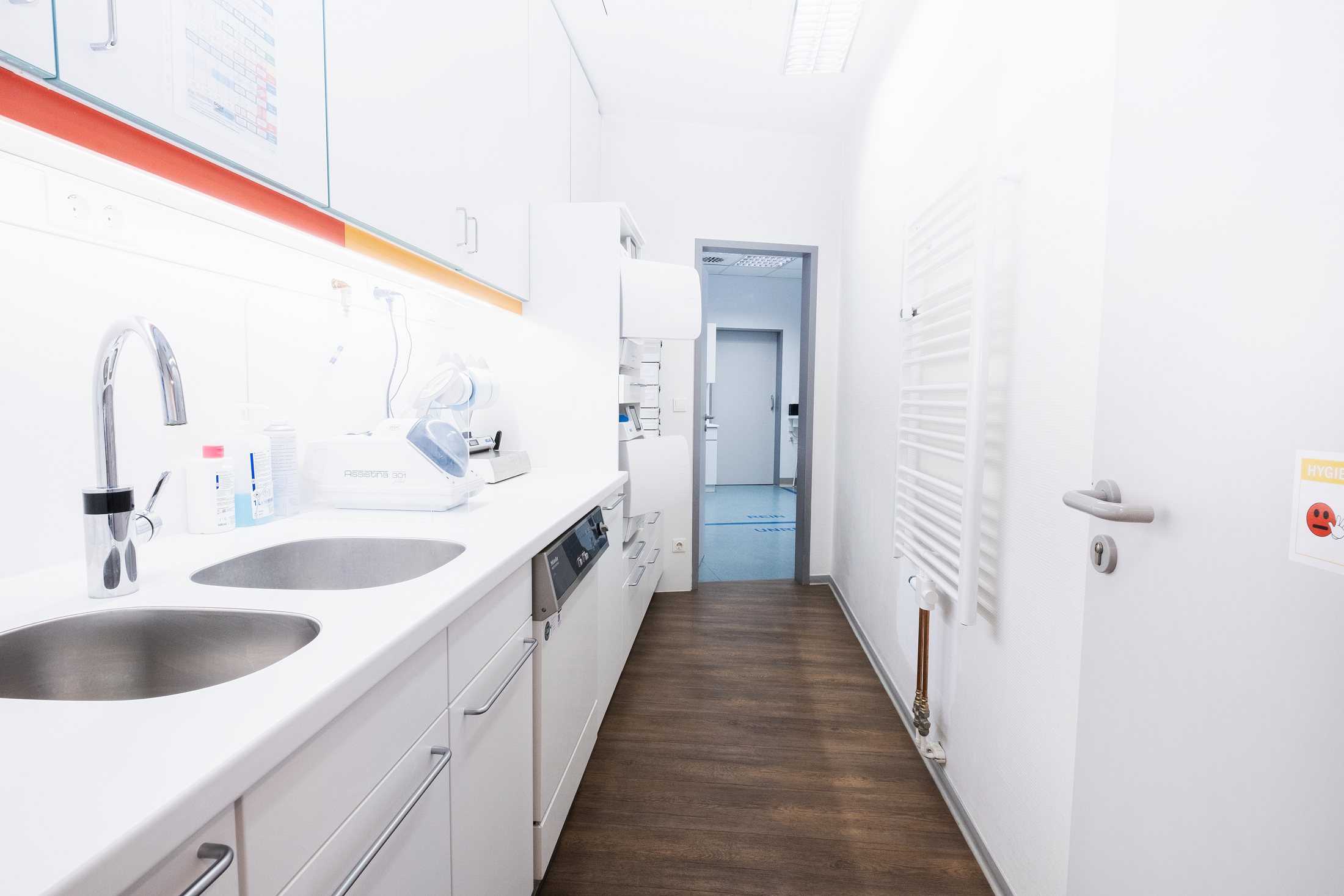 Praxis für Oralchirurgie: Detailaufnahme der Praxis
